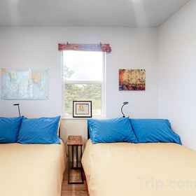 Others1Beachy, Dog-Friendly Home Near the Coast with Free WiFi & a Kitchenette,库斯县公寓