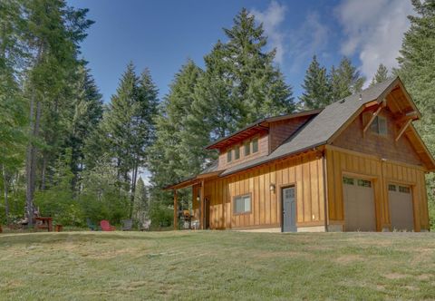 Others Cozy woodland cabin in a peaceful location with forested views