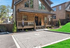 อื่นๆ 2 Luxury and comfort at 'Abide', a spacious 3-bd cabin in Pigeon Forge perfect for up to 12 guests.