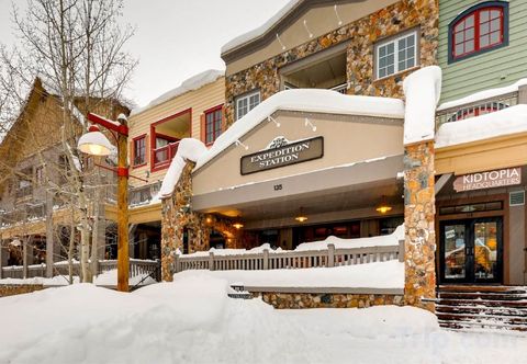 Others Gourmet Kitchen and Scenic Ski Area Views - Luxurious Mountain Haven