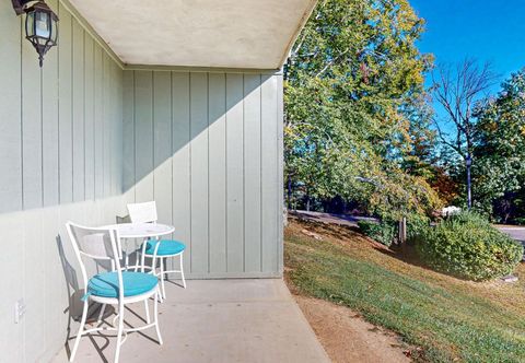 Khác Mtn-view condo with outdoor pool, fireplace, arcade, pool table, W/D, & patio