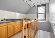 其他 5 Expansive Living Space and High-Speed Wi-Fi - Cozy Urban Escape