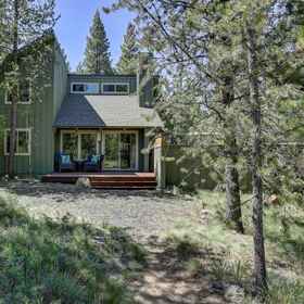 Hotel Exterior 1 Hot Tub and Sharc Passes - Charming Family Retreat, Lava Lands Visitor Center Hotels