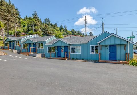 其他 Peek-A-Boo Ocean Views and Full Kitchen - Charming Coastal Retreat