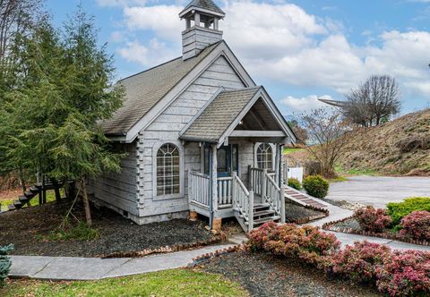 Others BEAR FEET RETREAT