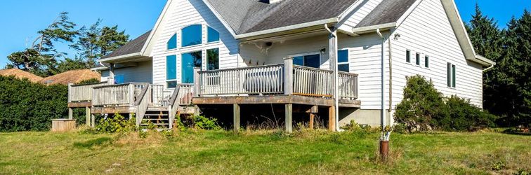其他 Ocean view home w/huge deck & yard, hot tub, firepit & game room - dogs OK