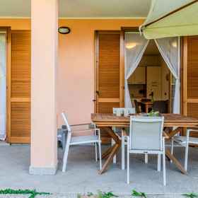 Hotel Interior/Public Areas 1 Flower Garden, Calco Hotels