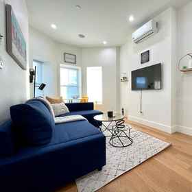 Others 1 Open Concept Condo with Full Kitchen and Soaking Tub - Modern Cozy, โรงแรม & ที่พัก 88th Street