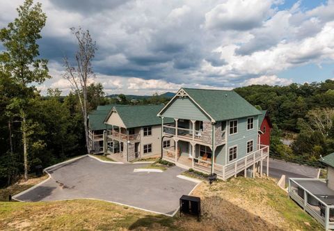 Others Game Room, Hot Tub, and Scenic Views - Stunning Luxury Cabin