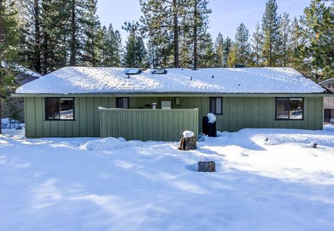 Others Cozy Fireplace, Private Hot Tub and Gas BBQ - Spacious Retreat