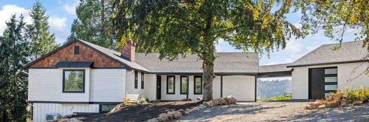 Others Stunning Vineyard Views and Luxurious Amenities - Exquisite Retreat