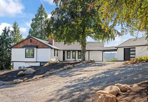 Others Stunning Vineyard Views and Luxurious Amenities - Exquisite Retreat