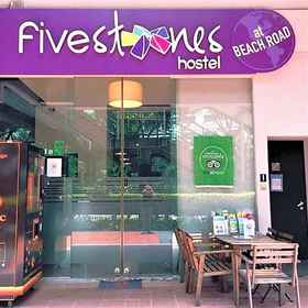 Hotel Exterior1Checkers Hostel,武吉士飯店