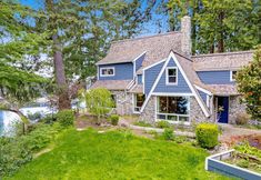 Others 2 Gorgeous bay front gem with decks, grill, fireplace, wood stove, & private sauna