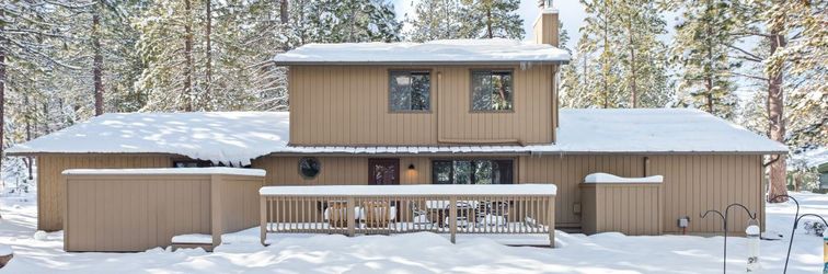 Others Private Hot Tub and Sharc Passes - Inviting Spacious Retreat