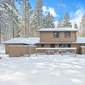 Logo 1 Private Hot Tub and Sharc Passes - Inviting Spacious Retreat, デシューツ郡 ホテル