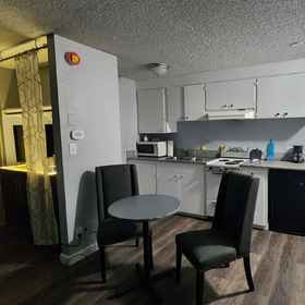 Logo1Cozy Haven - Naval Bases, Food, Shopping, Full Kitchen,Manette Park and Playfield飯店