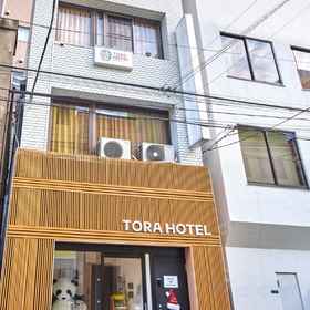 Hotel Exterior 1 โรงแรมโทระ อุเอโนะ, โรงแรม & ที่พัก GLUCK