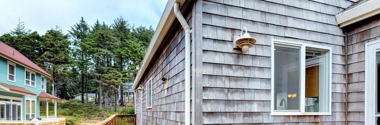 其他 Spacious dog-friendly home with WiFi & fireplace, near the beach and park