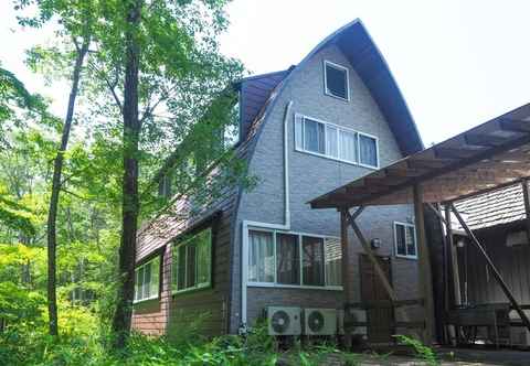 Others Bungalow Standing in the Forest