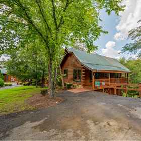 Hotel Exterior 1 Cozy Escape with Hot Tub and Game Room - Charming Getaway, Pigeon Forge Hotels
