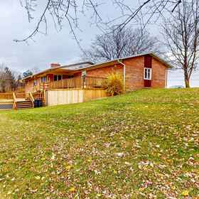 Hotel Exterior 1 Falling Leaf Hideaway, Khách sạn New York