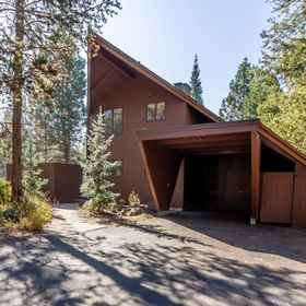 Hotel Exterior 1 Private Hot Tub and Cozy Fireplace - Charming Unique Retreat, Deschutes County Hotels