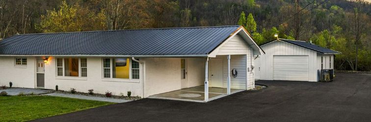 Lain-lain Escape to "High Valley Hideaway" in Pigeon Forge with 5 bedrooms, a hot tub, and game room fun!