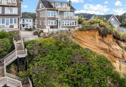 Others Breathtaking Ocean Views and Pool Access - Luxury Coastal Retreat