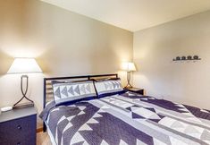 Others 7 Mountain-view ranch house with fireplace, W/D, central AC & bikes - dog-friendly