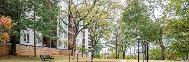 其他 Cozy Living Space with Balcony and Modern Amenities - Charming Urban Oasis
