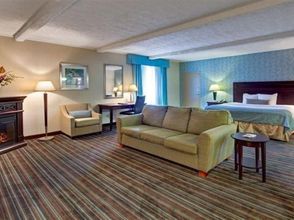 其他 Spark by Hilton Lockport