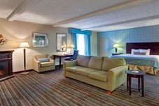 其他 Spark by Hilton Lockport