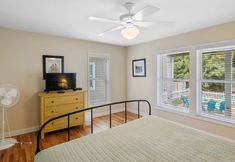 Others 7 Hot Tub, Fenced Backyard and Lake Views - Stunning Retreat