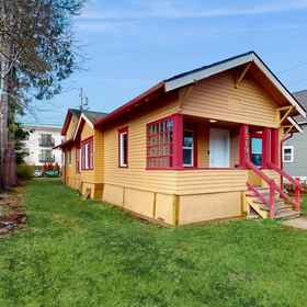 Hotel Exterior 1 Fountain District Bungalow, Whatcom County Hotels