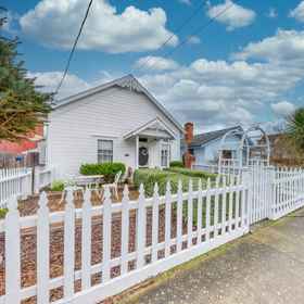 Logo1White House,洪堡县飯店