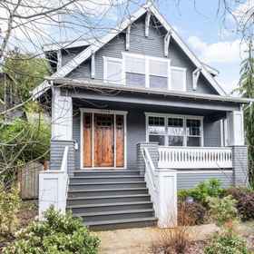 Hotel Exterior1Open Layout, Chef's Kitchen, and Cozy Media Room - Charming Spacious Escape,布拉甘萨茶飯店