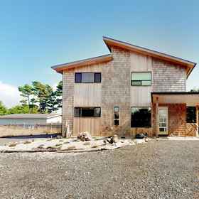 Logo1Dog-Friendly Home with WiFi, Private Washer/Dryer, Balcony, and Two Living Rooms,西海岸野生动物园飯店