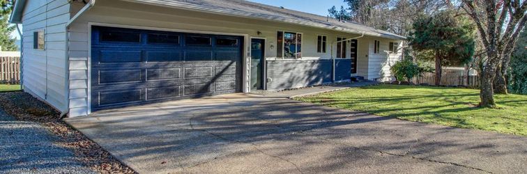 Others Wine country home with game room, hot tub & valley view - dog-friendly