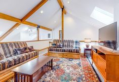 其他 7 Water-view dog-friendly home with Squamish Harbor view & beach access