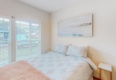 Others 3 Charming home near the beach with firepit, deck, full kitchen, & washer/dryer