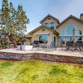Hotel Exterior 1 Spacious dog-friendly home with hot tub, fireplace & resort pools, golf, tennis, Hotel Deschutes County