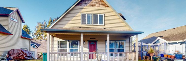 Others Charming home near the beach with firepit, deck, full kitchen, & washer/dryer