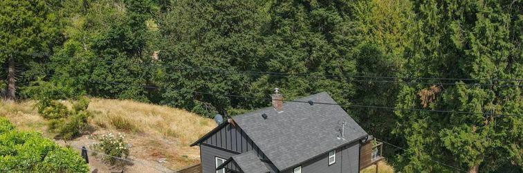 Others Gorgeous Elevated Deck with Outdoor Seating and BBQ - Tranquil Cottage Escape