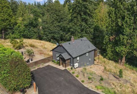 Others Gorgeous Elevated Deck with Outdoor Seating and BBQ - Tranquil Cottage Escape