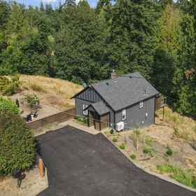Hotel Exterior1Gorgeous Elevated Deck with Outdoor Seating and BBQ - Tranquil Cottage Escape,Hathaway Park飯店