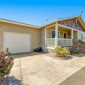 Hotel Exterior 1 Contemporary dog-friendly home with backyard, patio, washer/dryer, pellet stove, グレイハーバー郡 ホテル