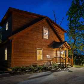 Hotel Exterior 1 Charming Retreat with Hot Tub and Game Room - Cozy Escape in the Valley, 더 아일랜드 인 피전 포지 호텔