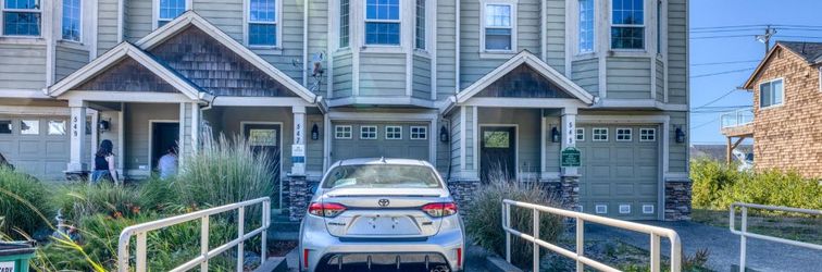 Others Three-story condo with ocean/sunset view & game room, 500 feet to beach