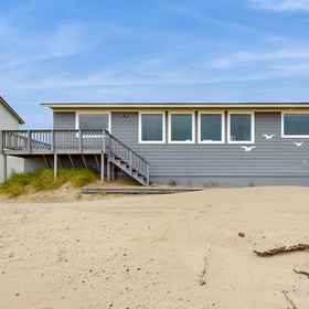 Hotel Exterior1Beachfront home with amazing views & electric fireplace - dogs welcome,海滨州立游乐区飯店